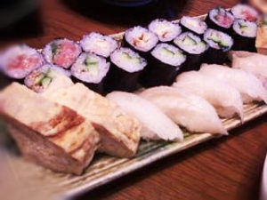 sushi roll and omlett