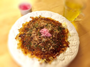okonomiyaki with green tea