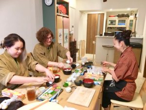 Making Temari sushi